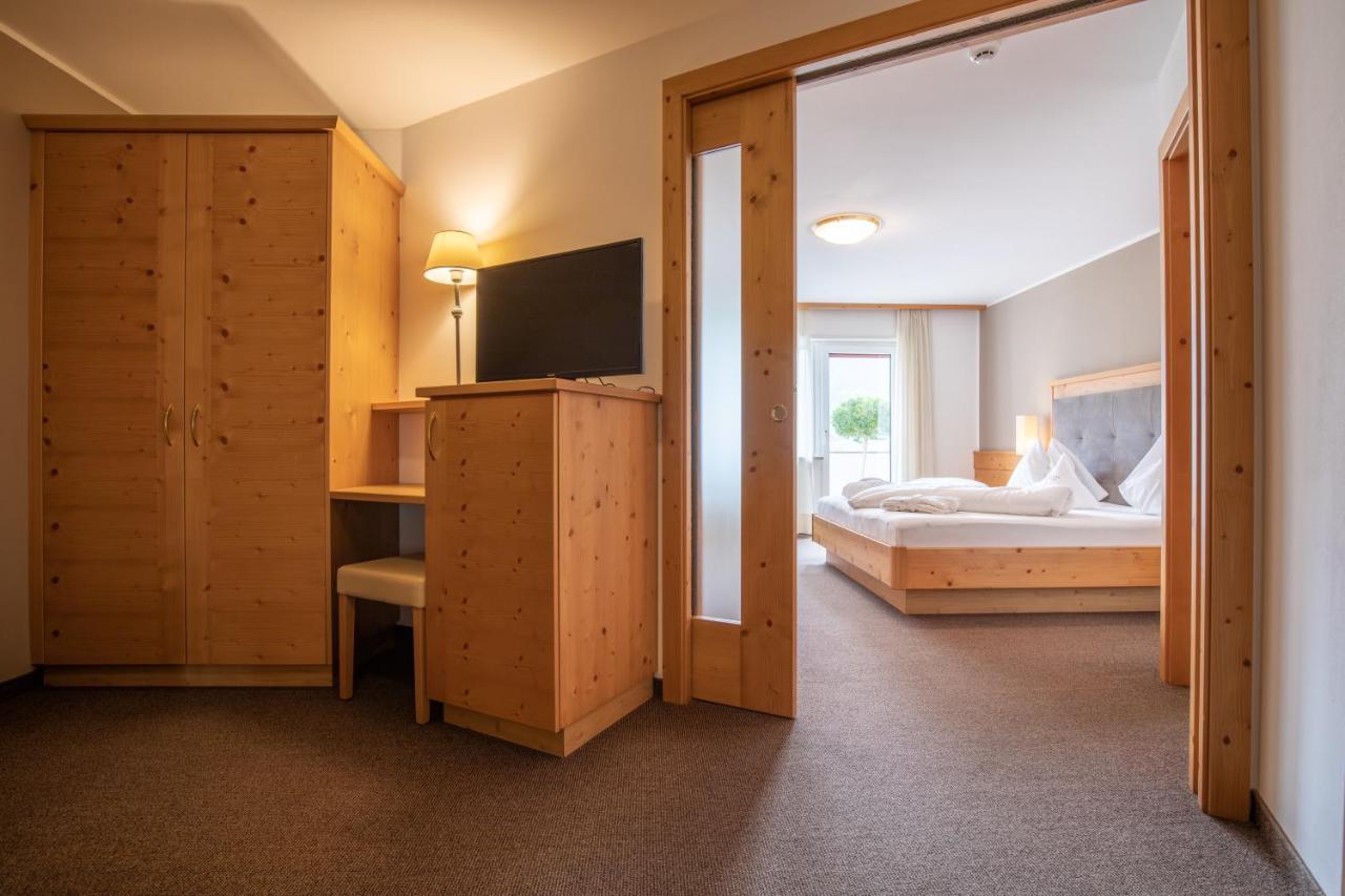 Hotel Lisetta Τιρόλο Εξωτερικό φωτογραφία