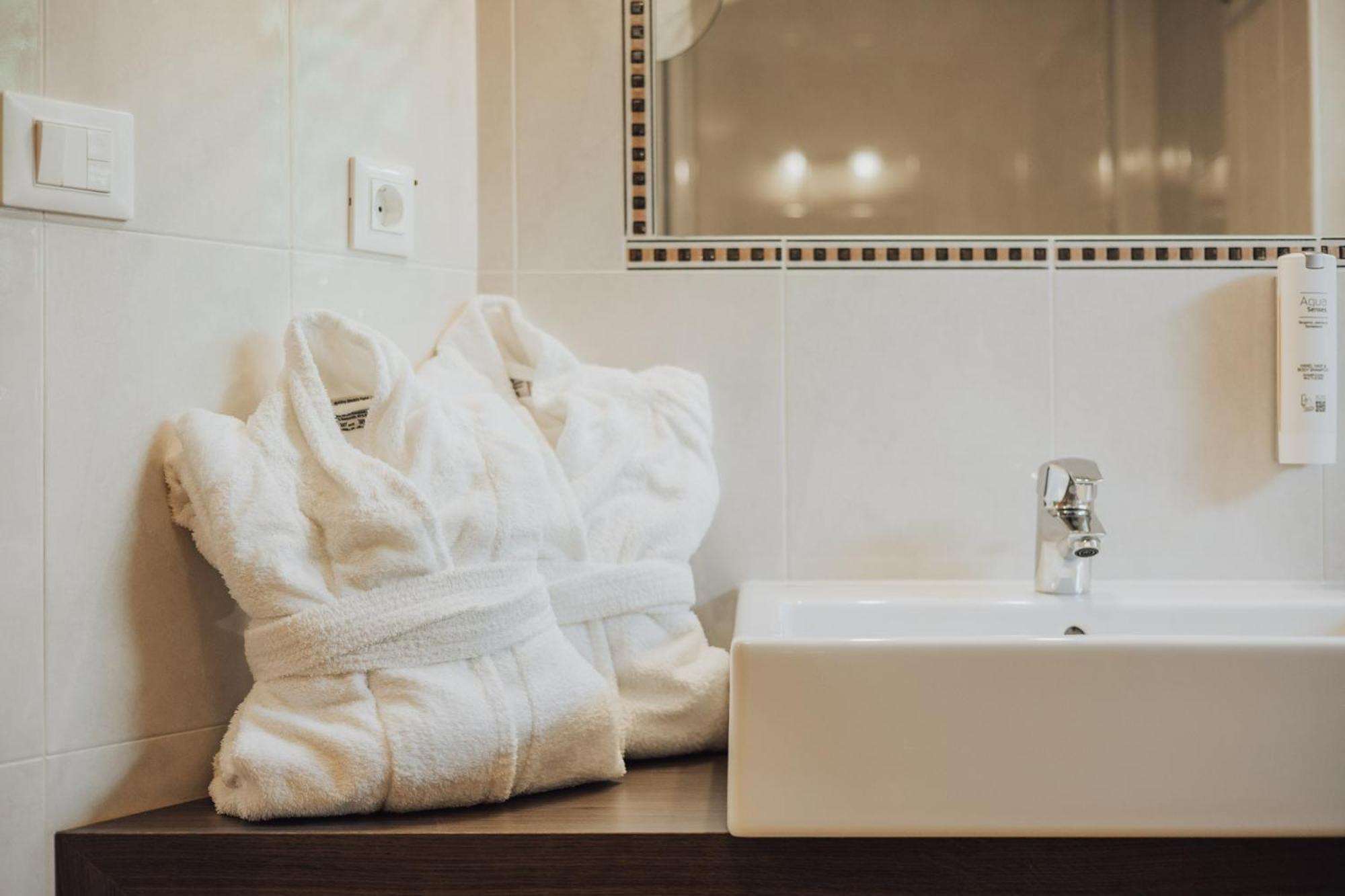 Hotel Lisetta Τιρόλο Εξωτερικό φωτογραφία