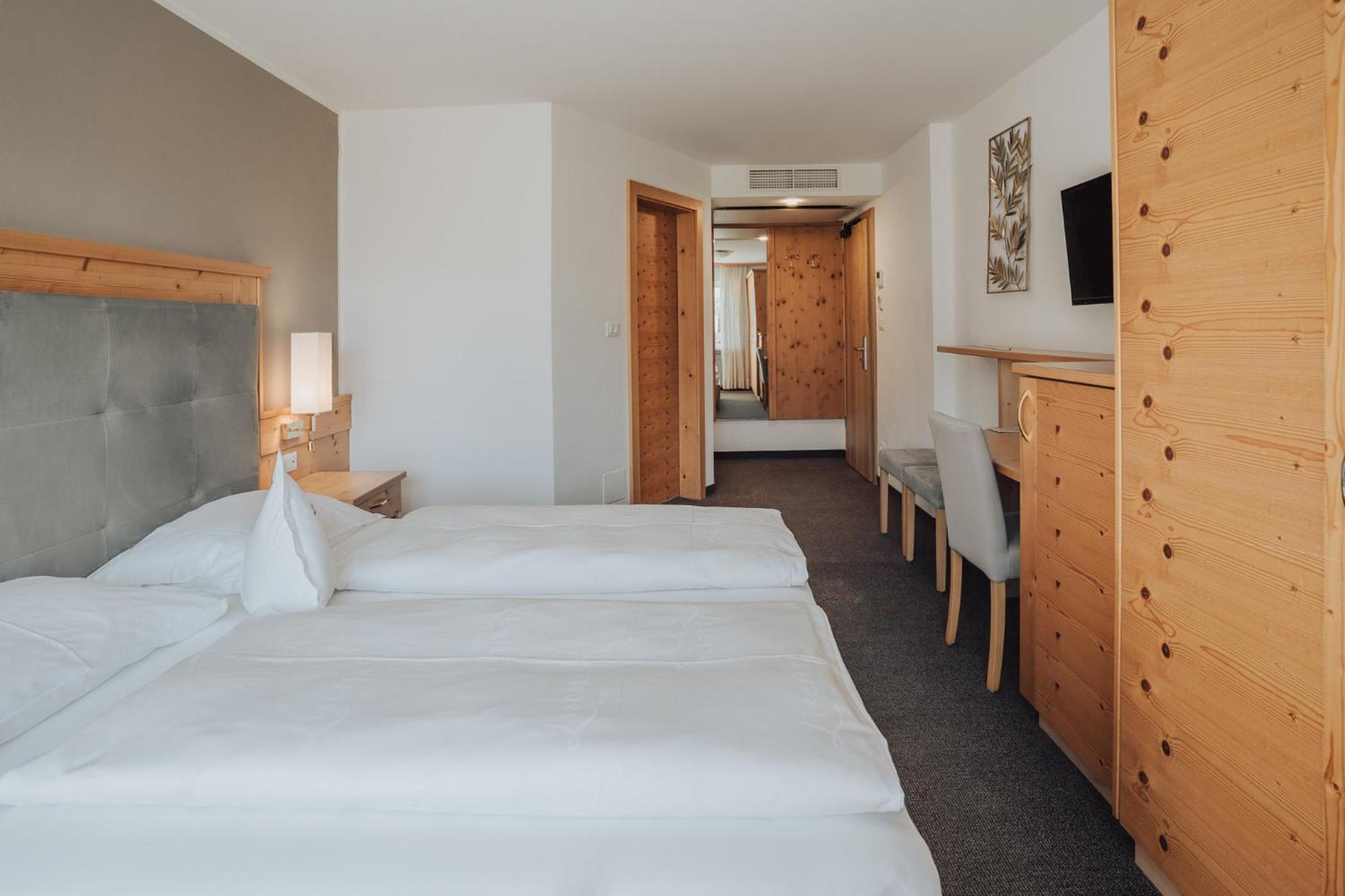 Hotel Lisetta Τιρόλο Εξωτερικό φωτογραφία